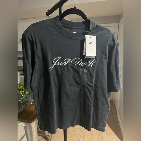 NWT: NIKE washed black T-Shirt - Picture 2 of 7